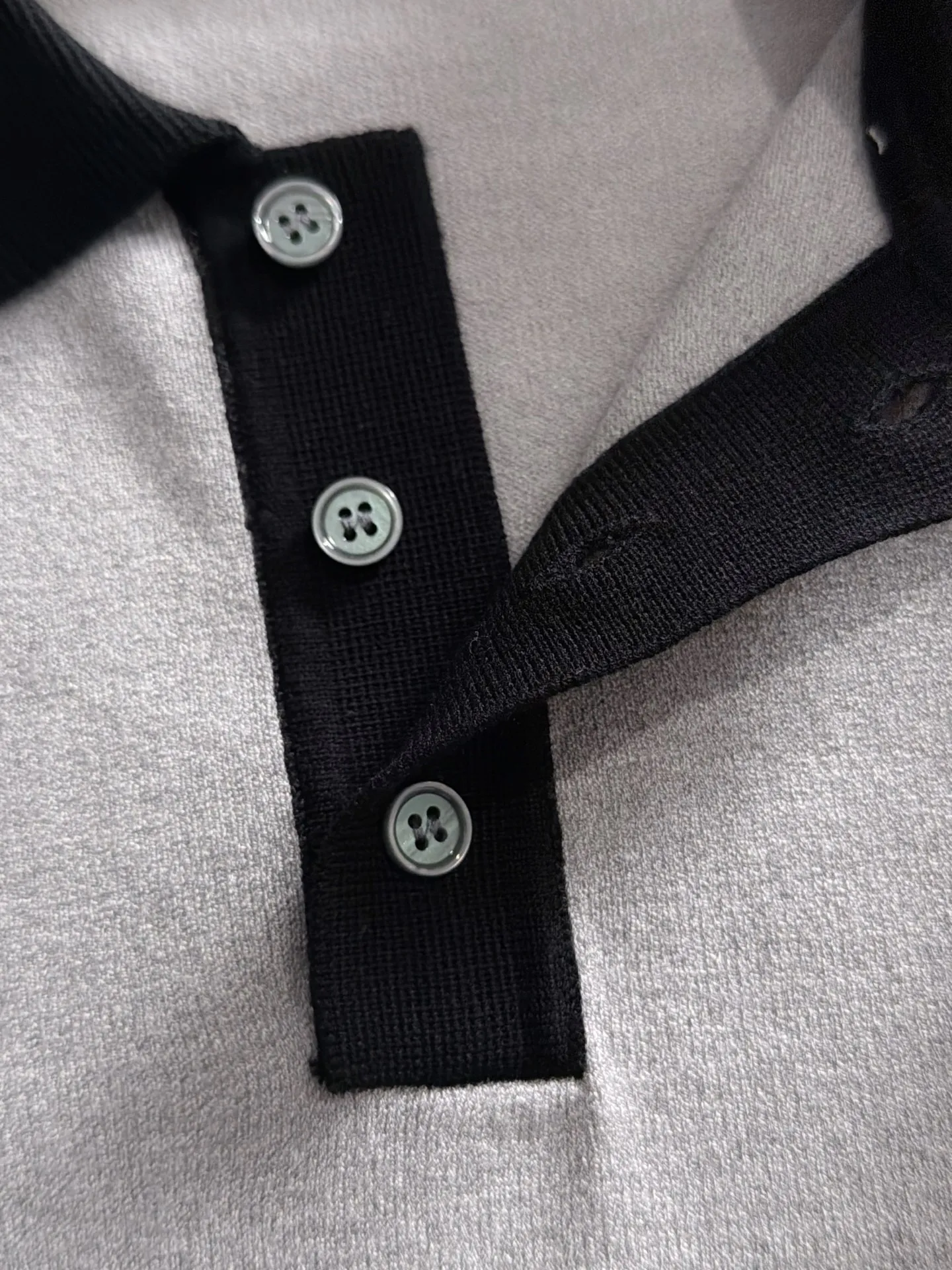 LP high quality Loro Piana 26ss New Arrival men's short-sleeved knitted T-shirt. Made of combed cotton yarn knitted cotton fabric, no pressure when entering and exiting the counter. Exclusive control of raw materials. It feels substantial when weighed, and the upper body is more textured than ordinary T-shirts. This texture can handle the weather easily and is suitable for both hot and cold! Loose fit design, looks noble. The only correct version is available Size: M to 4XL